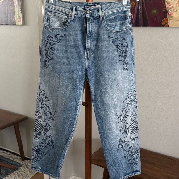 Levi's Made & Crafted - Embroidered Barrel Crop Jeans in Medium Wash - Picture 2 of 16